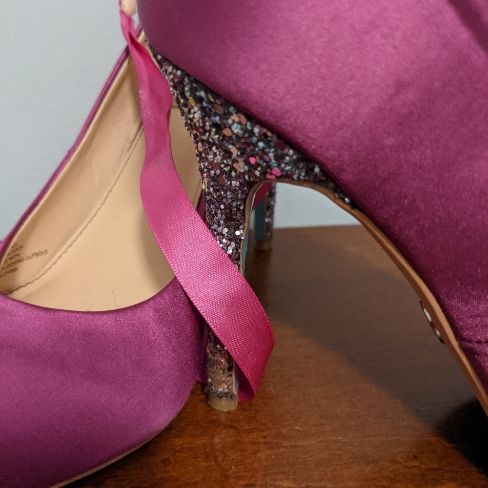 Blue by Betsey Johnson satin magenta glitter heels